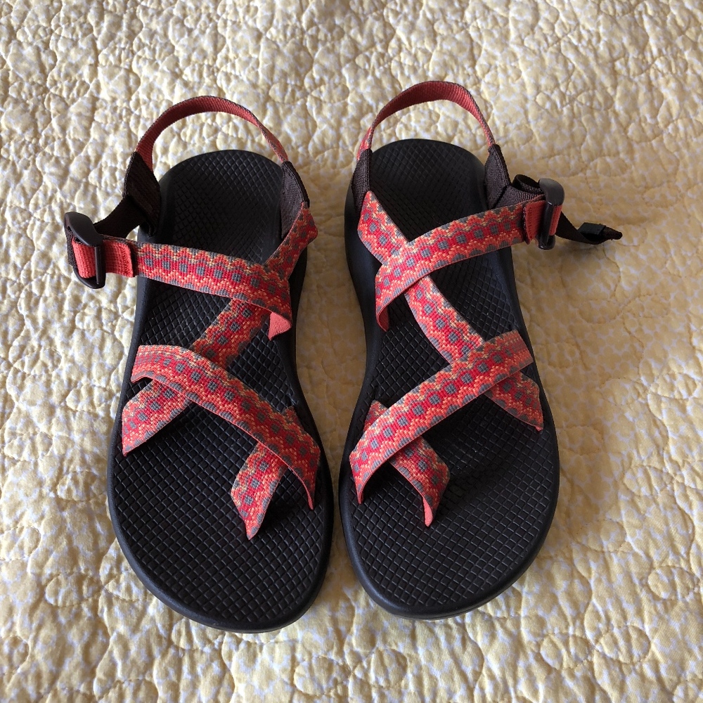 LIKE NEW Chacos Z/2 Classic Size 9